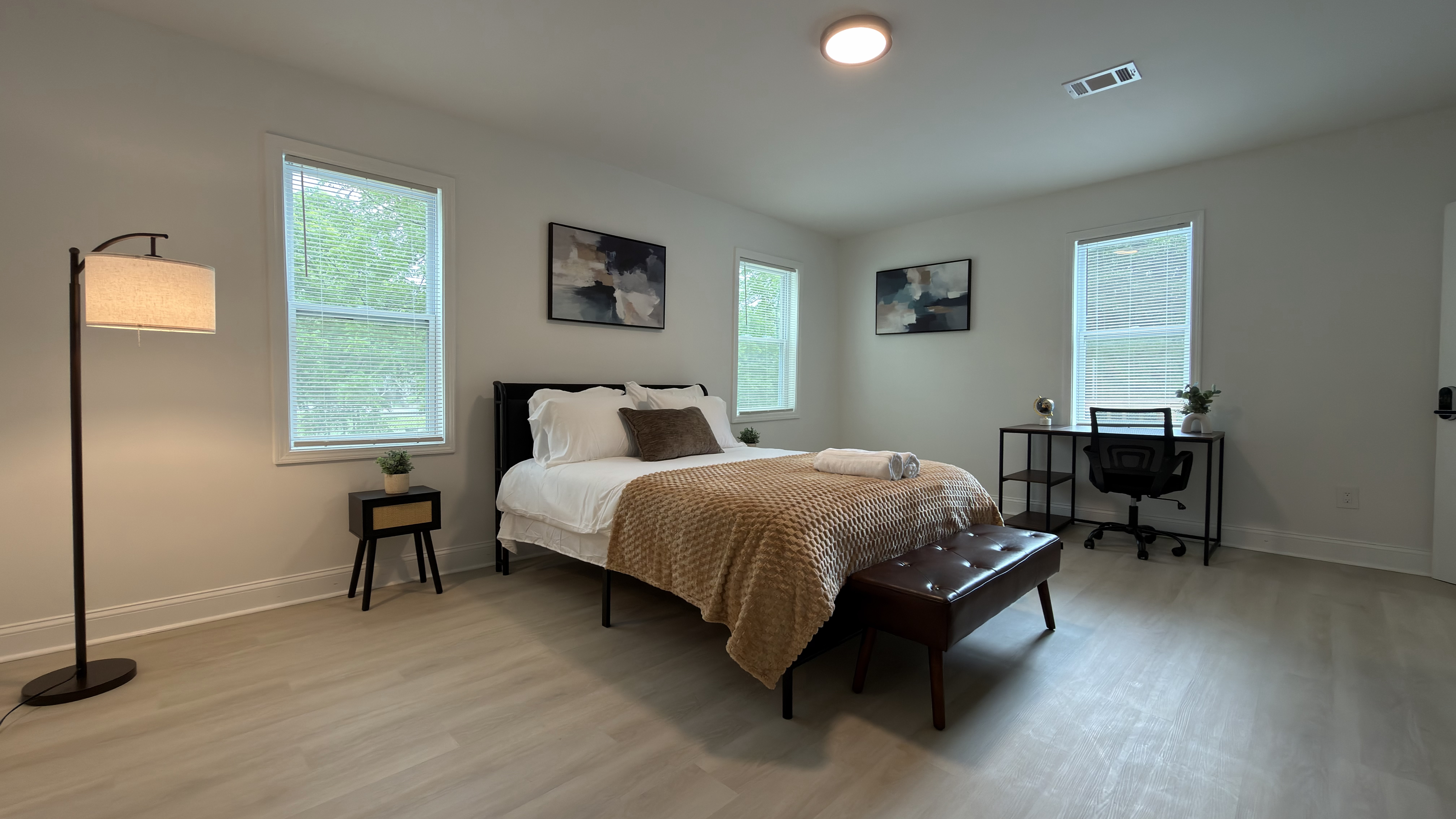 Covington Private Room w/ Shared Bath (B)