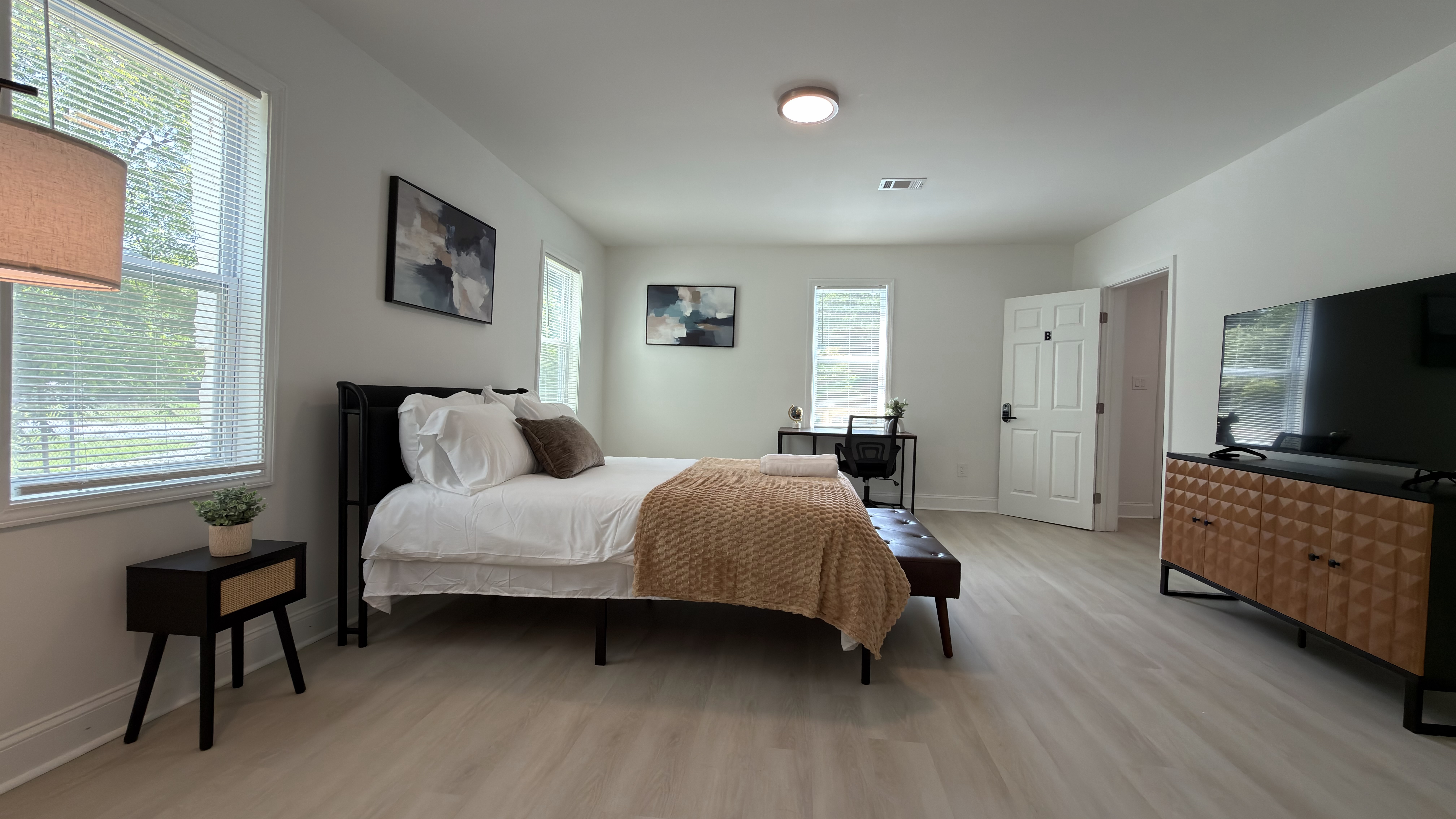 Covington Private Room w/ Shared Bath (B)