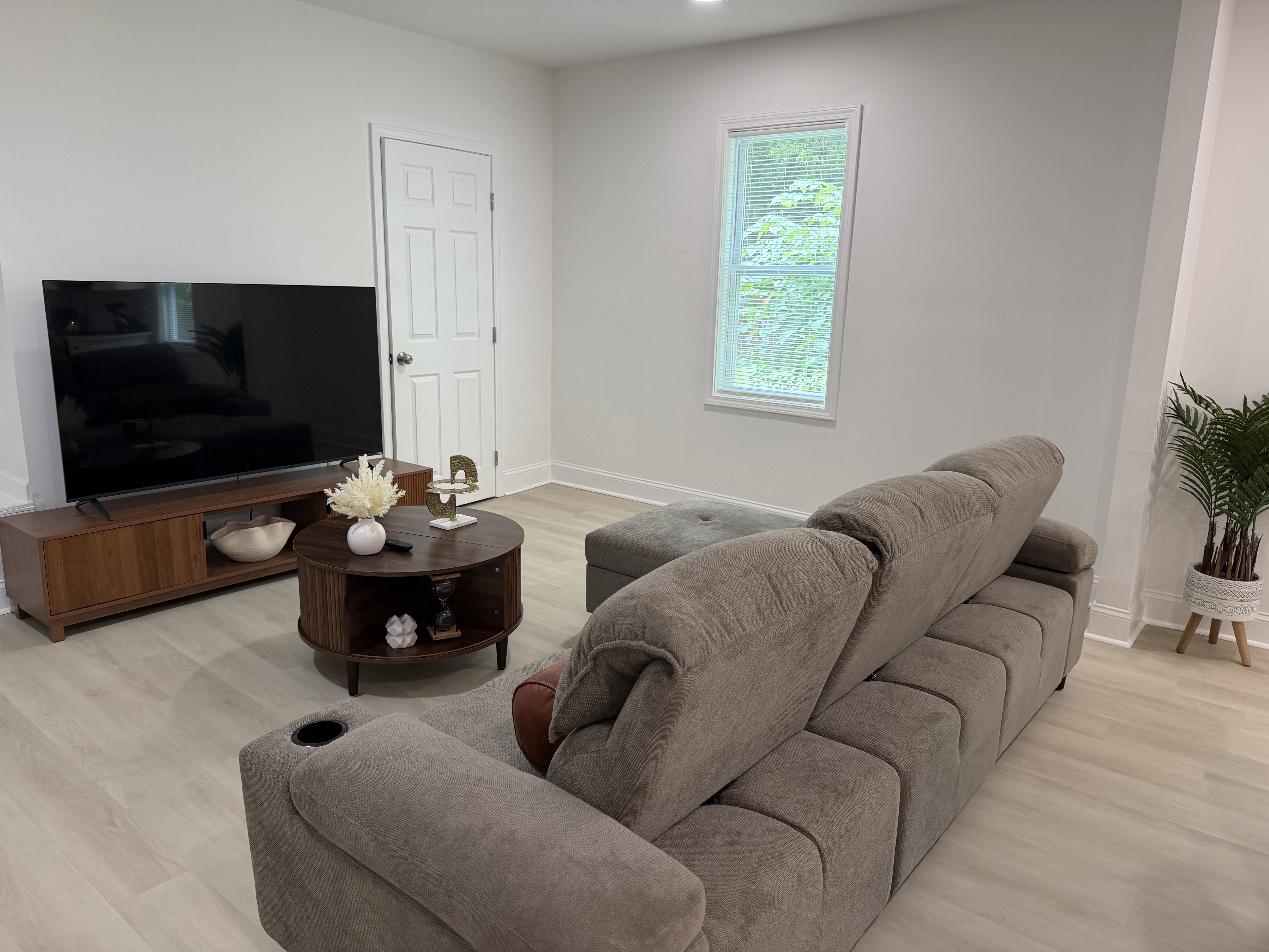 Covington Private Room w/ Shared Bath (A)
