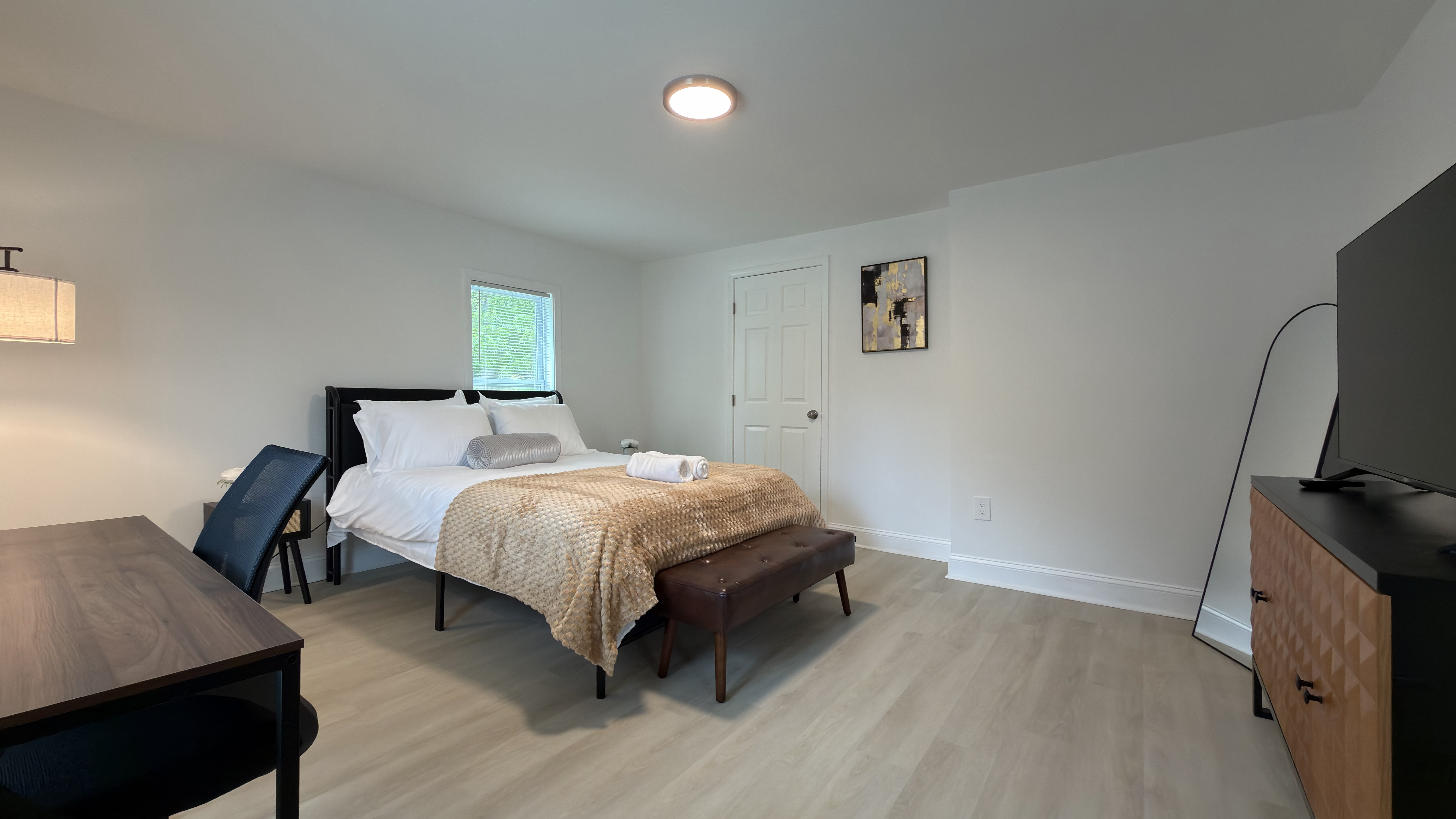 Covington Private Room w/ Shared Bath (D)